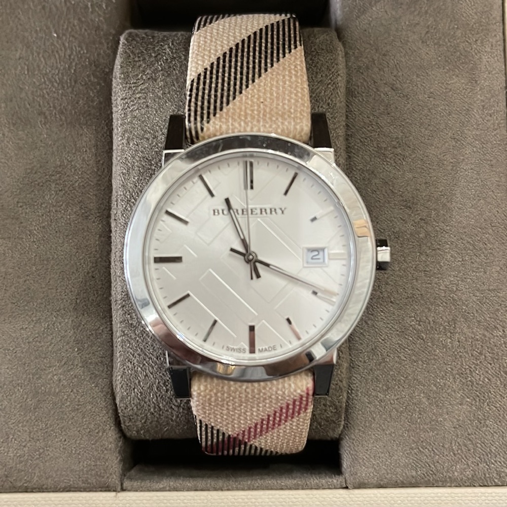 Burberry watch - Picture 6 of 8